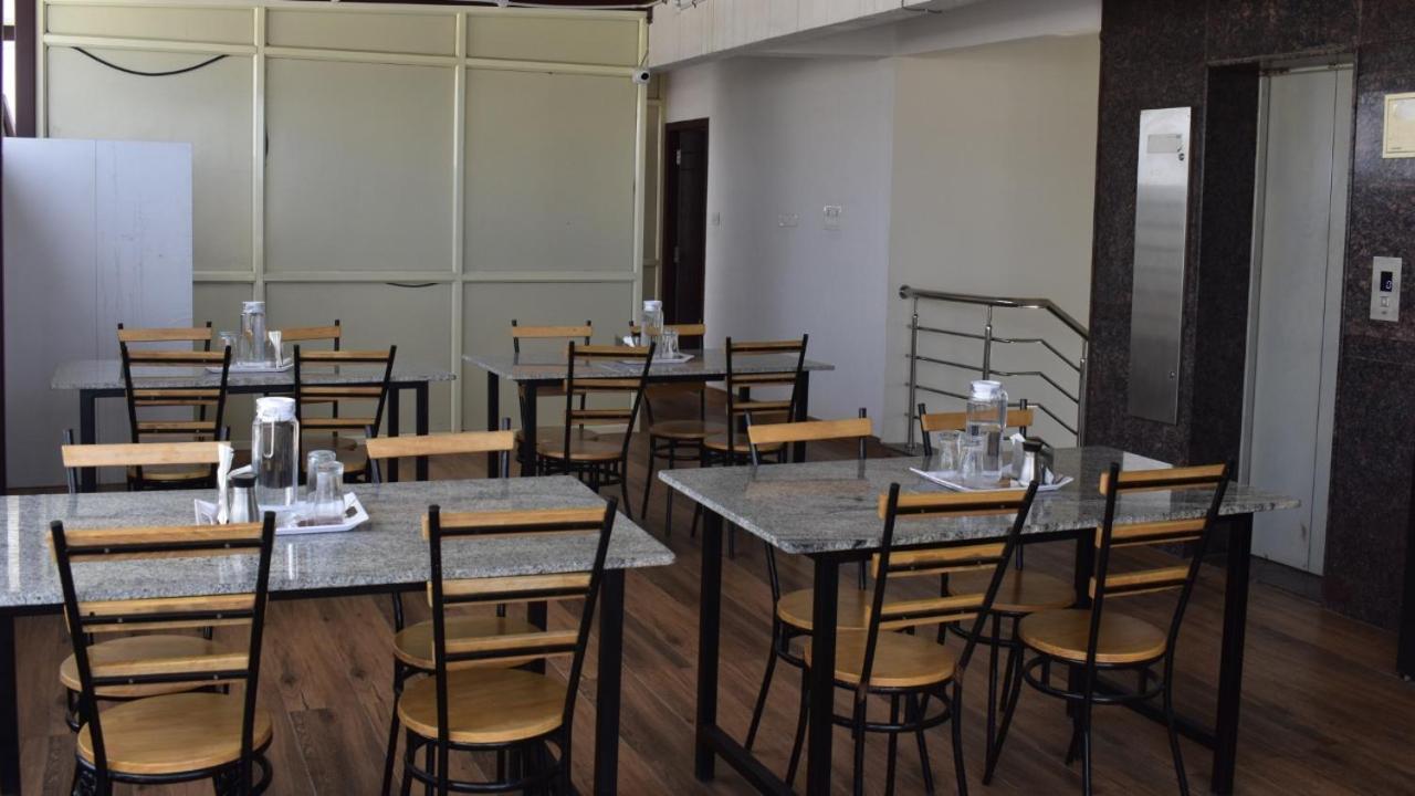 Symphony Suites Bangalore Buitenkant foto